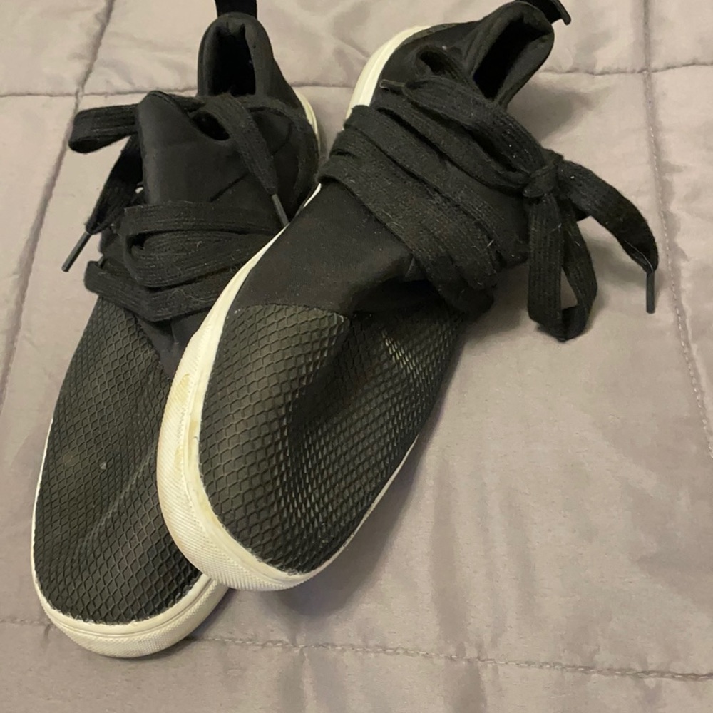 Black Tennis Shoes